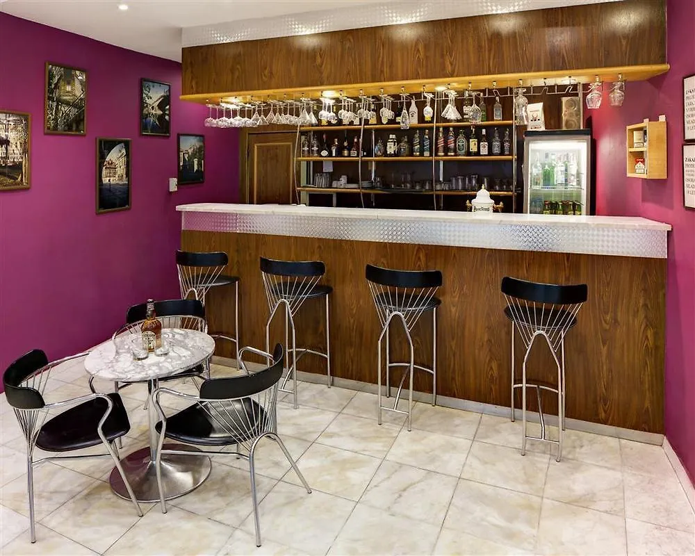 Luxury Family Hotel Bila Labut Prag