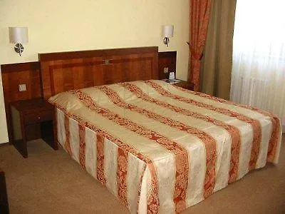 Luxury Family Hotel Bila Labut Prag 4*,