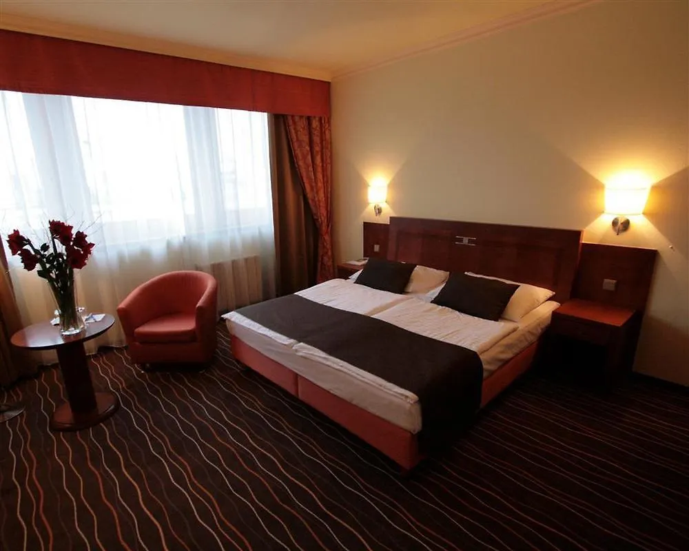 Luxury Family Hotel Bila Labut Prag 4*,