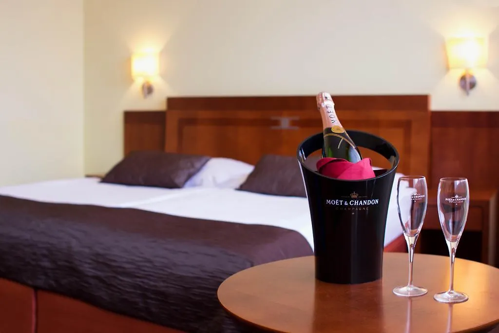 Luxury Family Hotel Bila Labut Prag 4*,  Tschechische Republik