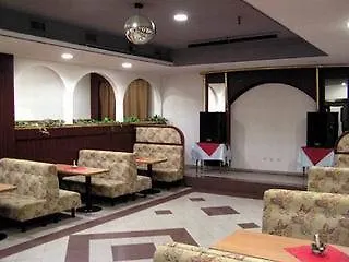 Luxury Family Hotel Bila Labut Prag 4*,