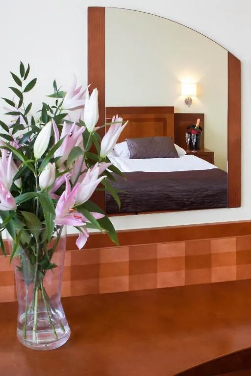 Luxury Family Hotel Bila Labut Prag 4*,  Tschechische Republik