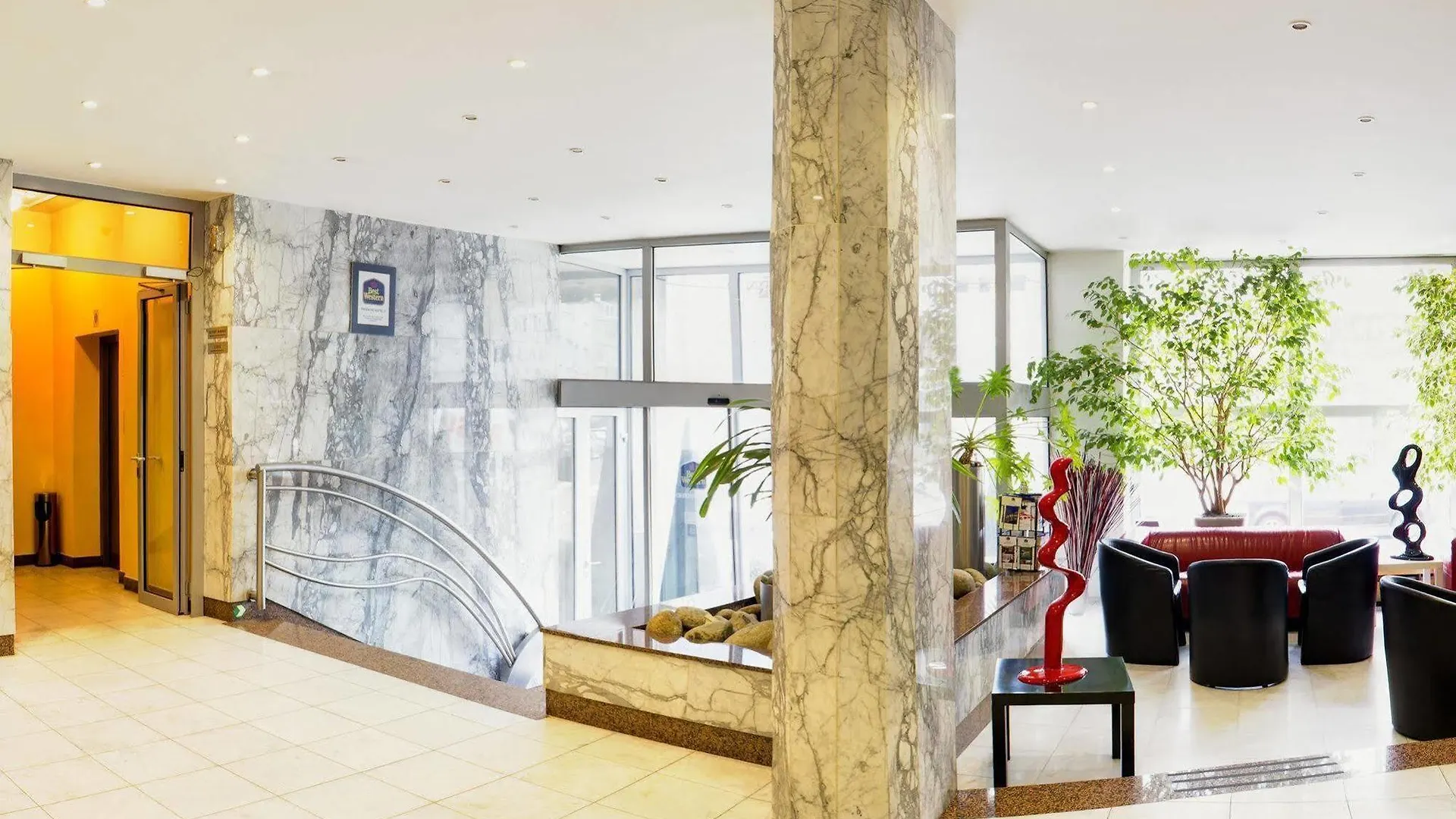 Luxury Family Hotel Bila Labut Prag 4*,