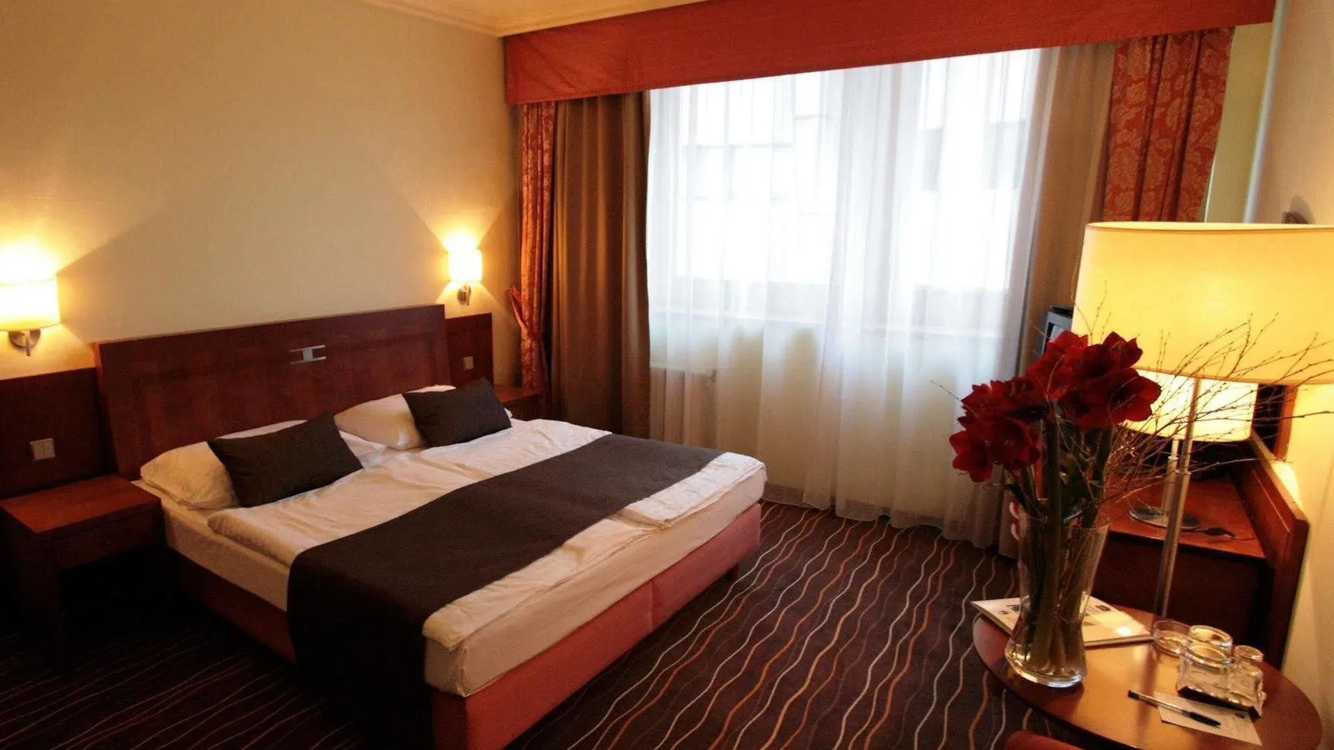 Luxury Family Hotel Bila Labut Prag 4*,