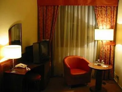 Luxury Family Hotel Bila Labut Prag 4*,